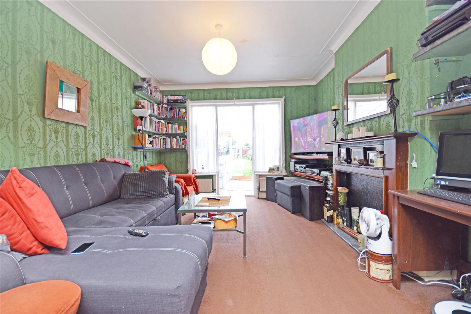 Whitton Avenue East, Greenford